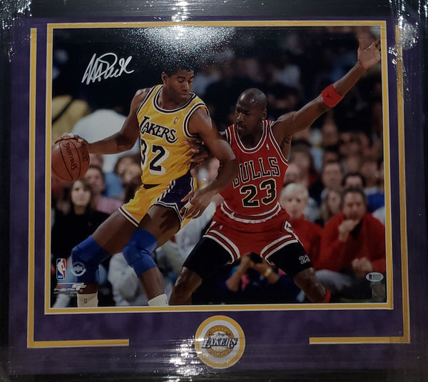 Los Angeles Lakers Framed Magic Earvin Johnson Autographed 16x20 with Suede Upgrade (BAS/Johnson)