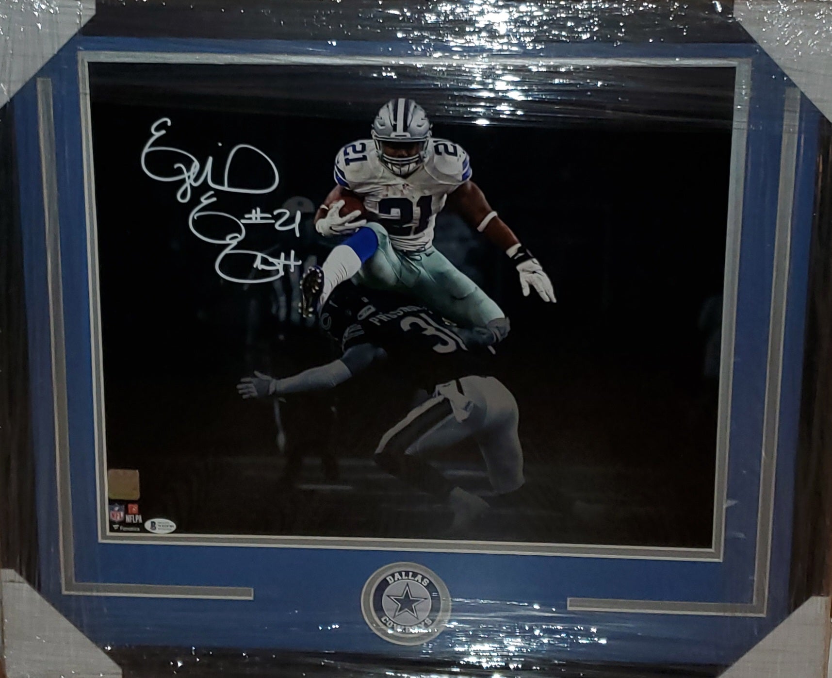 Dallas Cowboys Framed Ezekiel Elliott Autographed 16x20 Photo (BAS)